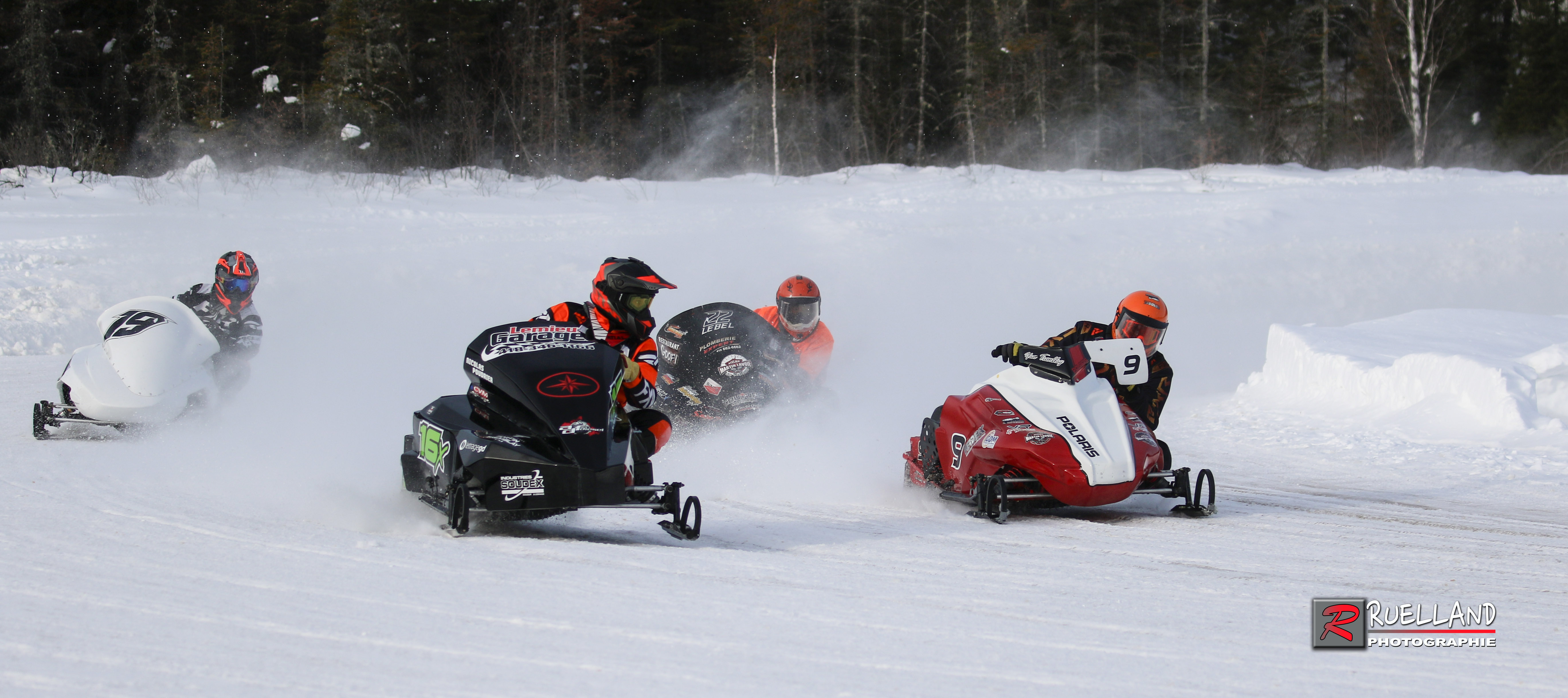 course de motoniege au Grand Prix Ski-doo Vlacourt